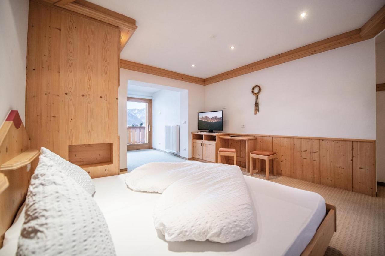 Gasthof Teiser Stern Фунес Екстер'єр фото