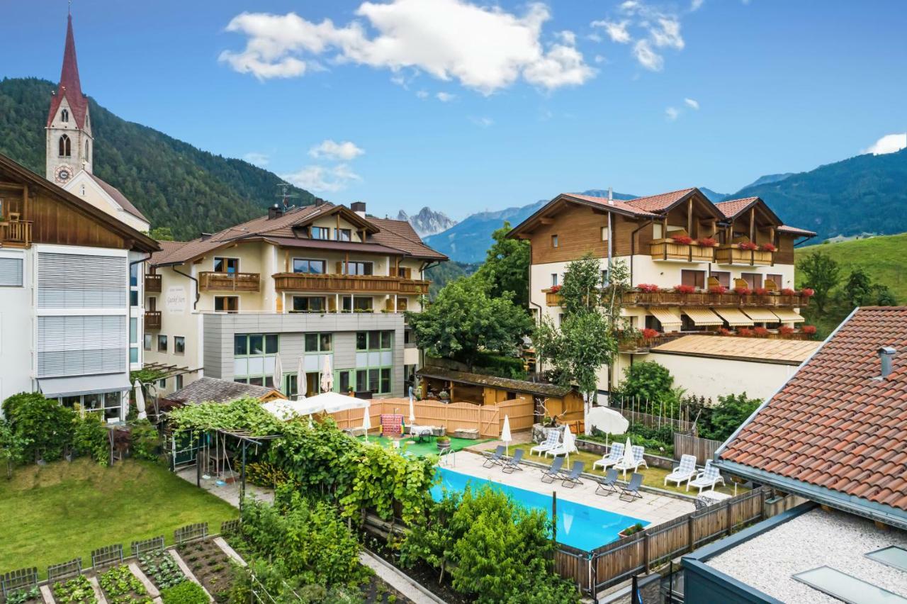 Gasthof Teiser Stern Фунес Екстер'єр фото