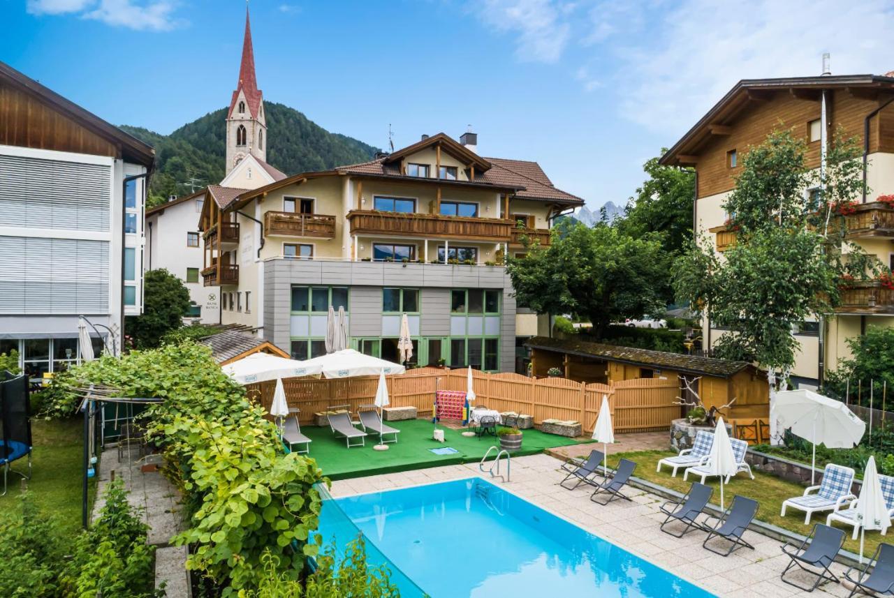 Gasthof Teiser Stern Фунес Екстер'єр фото